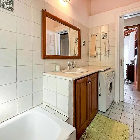 Feriehus 2 Bedroom In Kitries Kalamata
